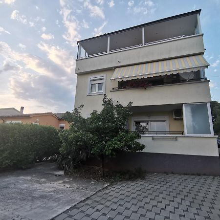 Nice Sunny Apartment Пула Екстериор снимка