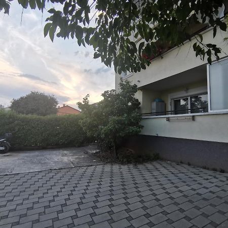 Nice Sunny Apartment Пула Екстериор снимка